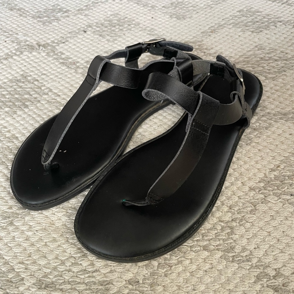 Black Ankle-Strap leather Sandals.